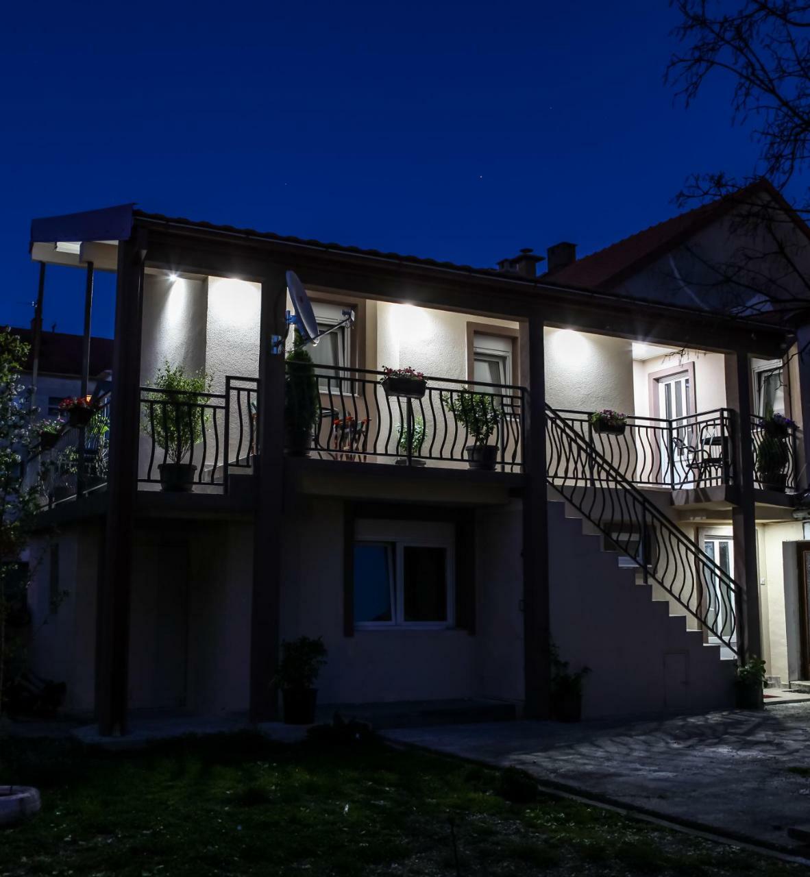 Studio Kaca Cetinje Esterno foto